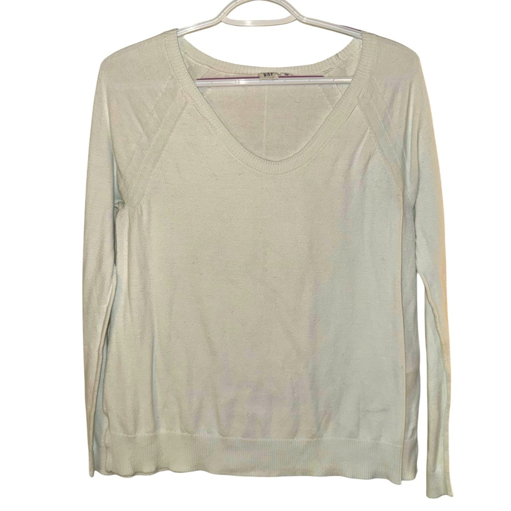 Women’s—GAP Solid White/Off White Long Sleeve Round Neck Shirt. Size Small.